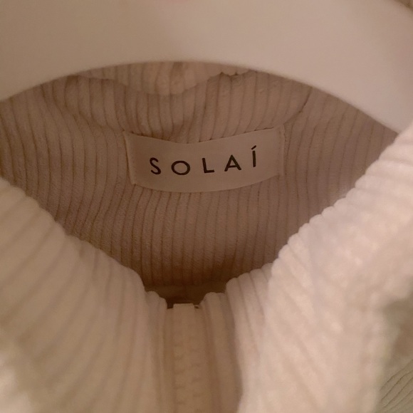 Corduroy Puffer Jacket size medium, never worn, perfect condition - Picture 3 of 4